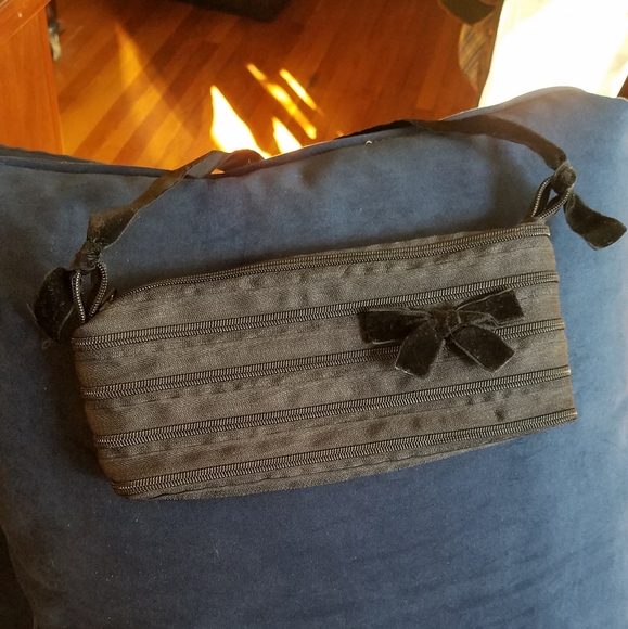 Conversation piece black purse made of zippers! - Picture 1 of 5